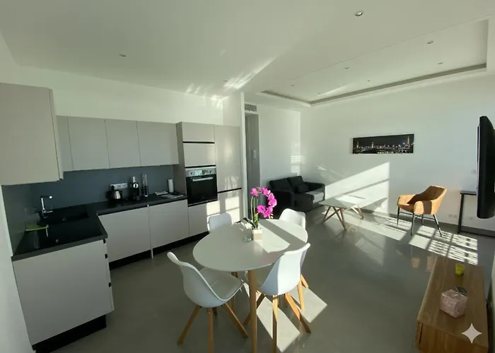 219 Promenade *